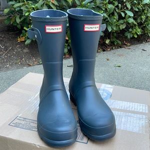 Men’s Hunter adjustable short boots.